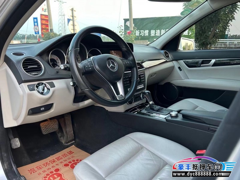 13年奔驰C轿车抵押车出售