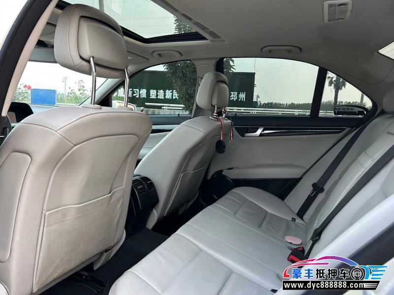 13年奔驰C轿车抵押车出售