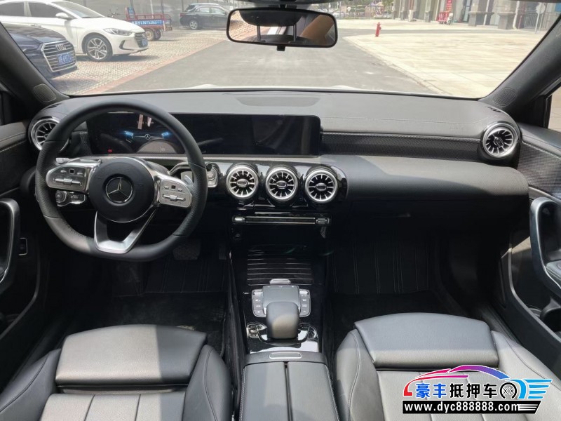 22年奔驰A轿车抵押车出售