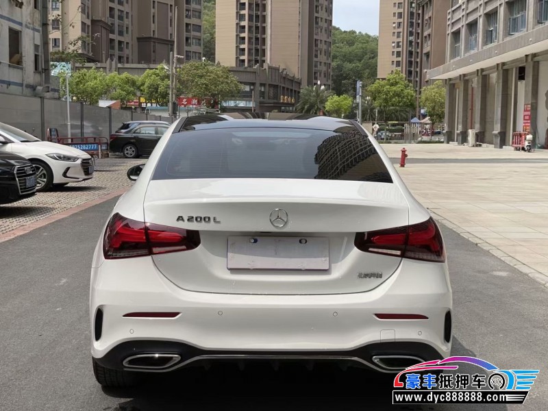 22年奔驰A轿车抵押车出售