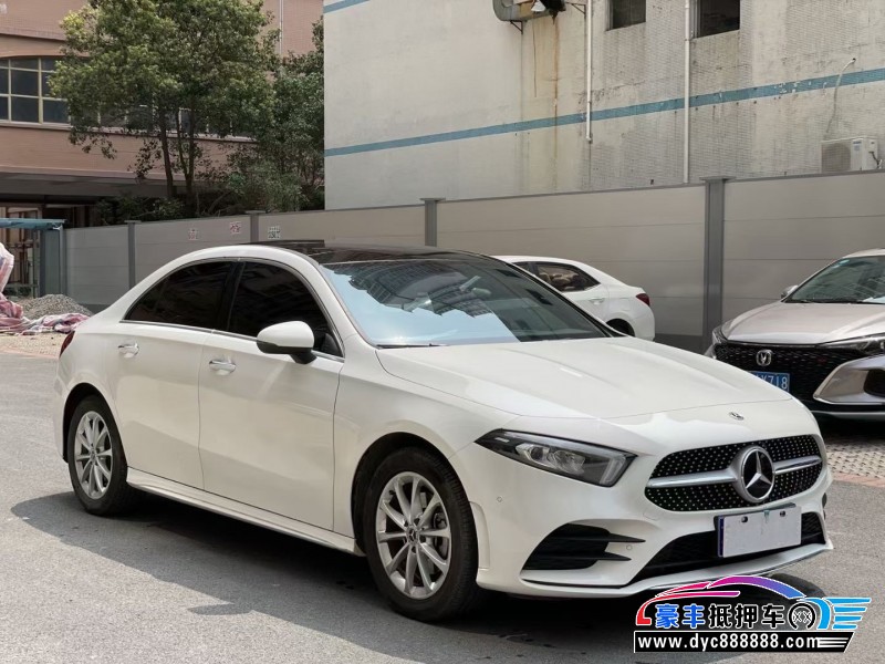 22年奔驰A轿车抵押车出售