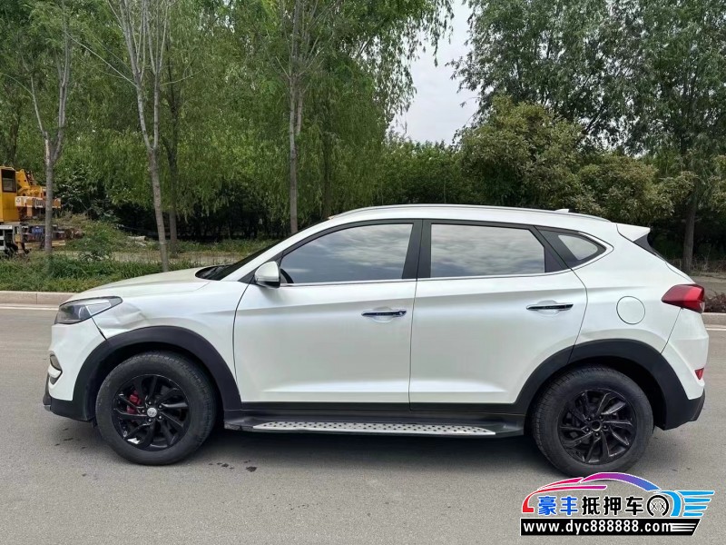 17年现代途胜轿车抵押车出售