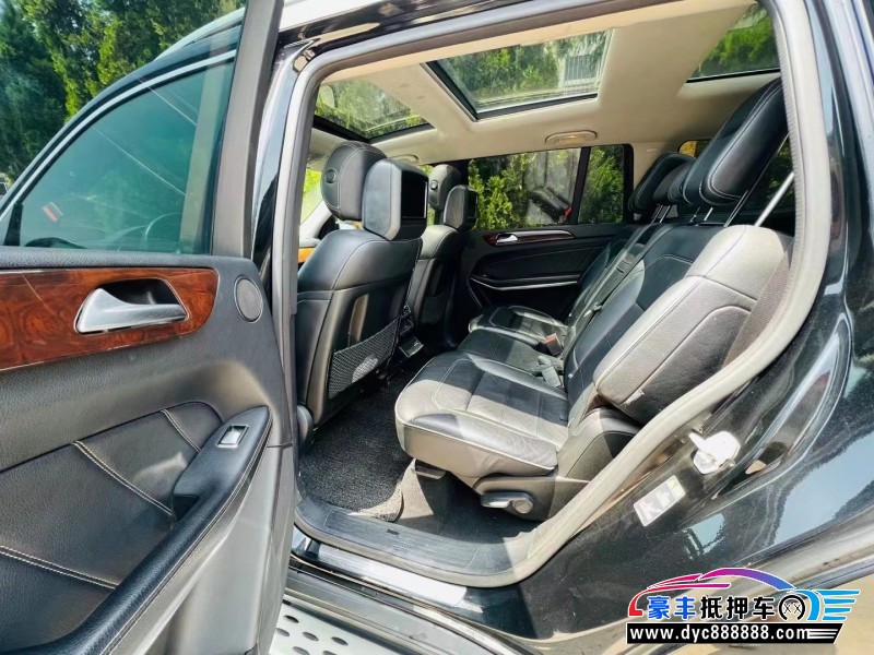 14年奔驰GL级轿车抵押车出售