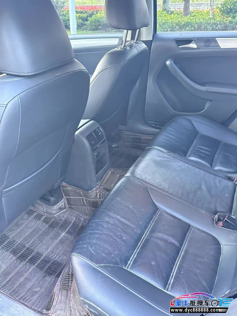 14年大众速腾轿车抵押车出售