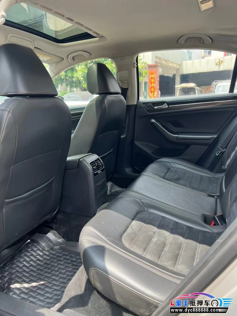 15年大众速腾轿车抵押车出售