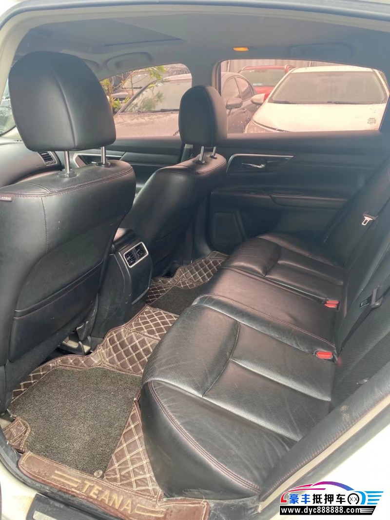 18年日产天籁轿车抵押车出售