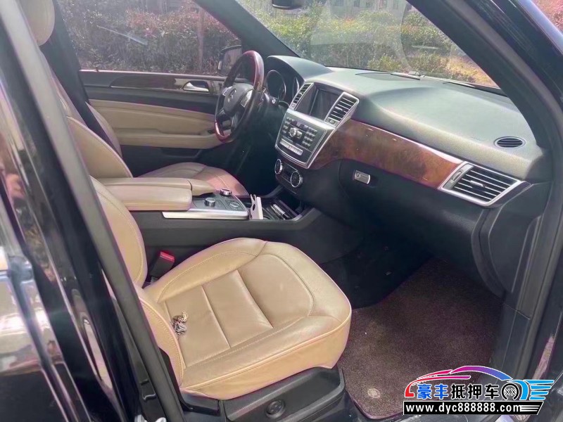 12年奔驰ML轿车抵押车出售