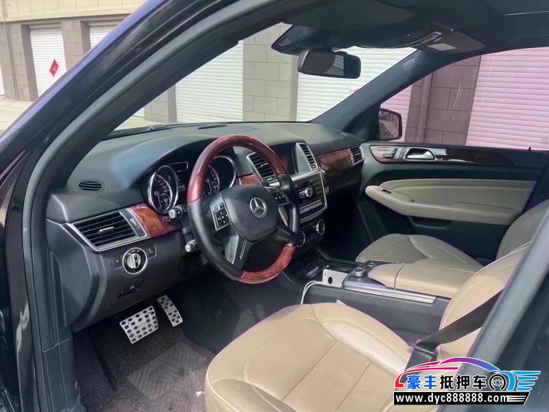 12年奔驰ML轿车抵押车出售