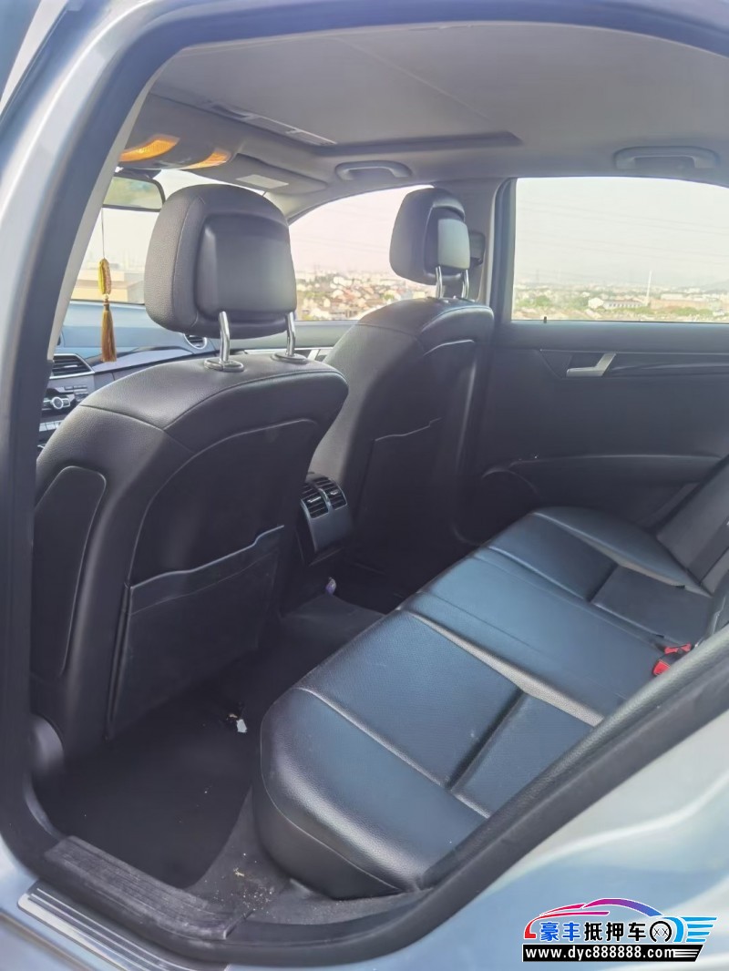 13年奔驰C轿车抵押车出售