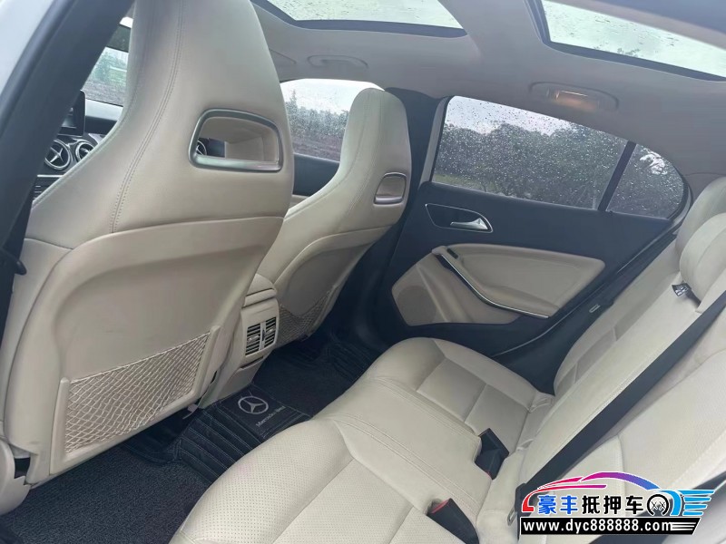 16年奔驰GLA轿车抵押车出售