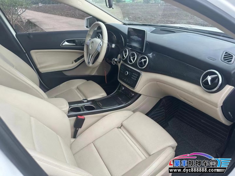 16年奔驰GLA轿车抵押车出售