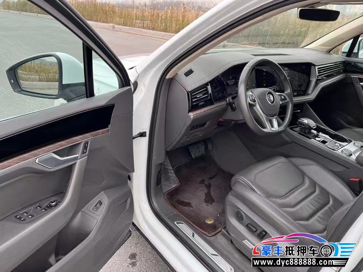 20年大众途锐轿车抵押车出售