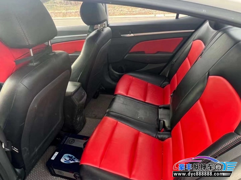 17年现代领动轿车抵押车出售