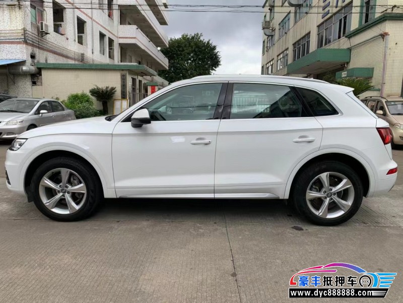 19年奥迪Q5轿车抵押车出售
