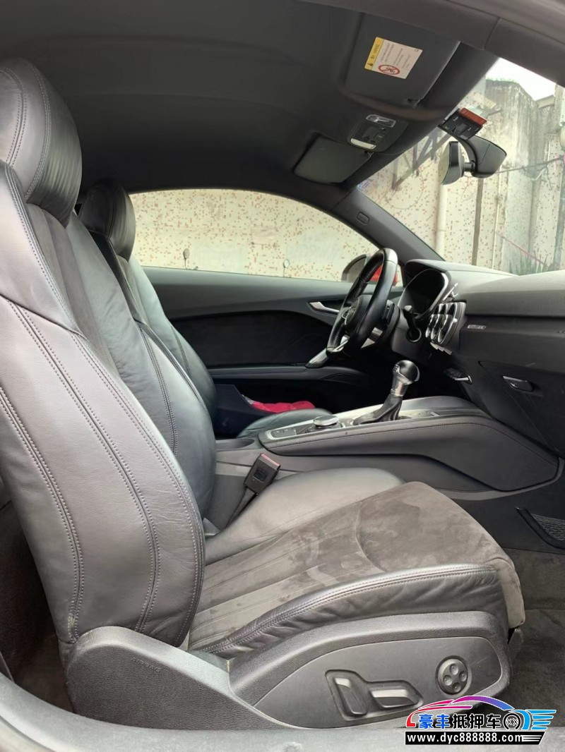 17年奥迪TT轿车抵押车出售