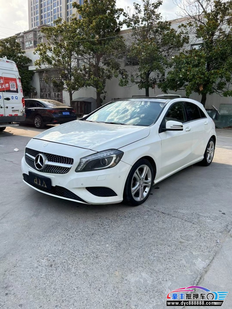 14年奔驰A轿车抵押车出售