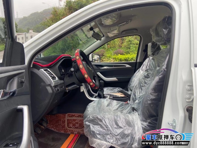 22年上汽大通T70轿车抵押车出售