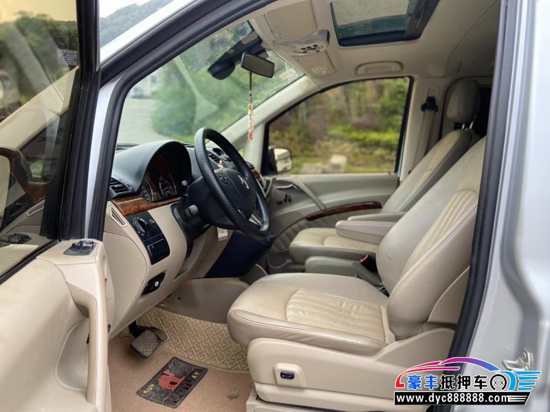 13年奔驰唯雅诺轿车抵押车出售