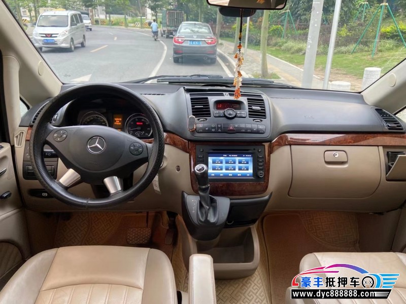 13年奔驰唯雅诺轿车抵押车出售