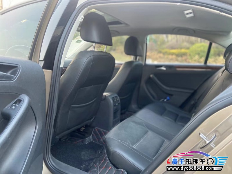 14年大众速腾轿车抵押车出售