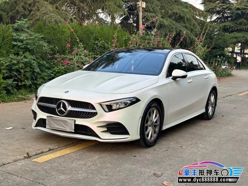 20年奔驰A轿车抵押车出售