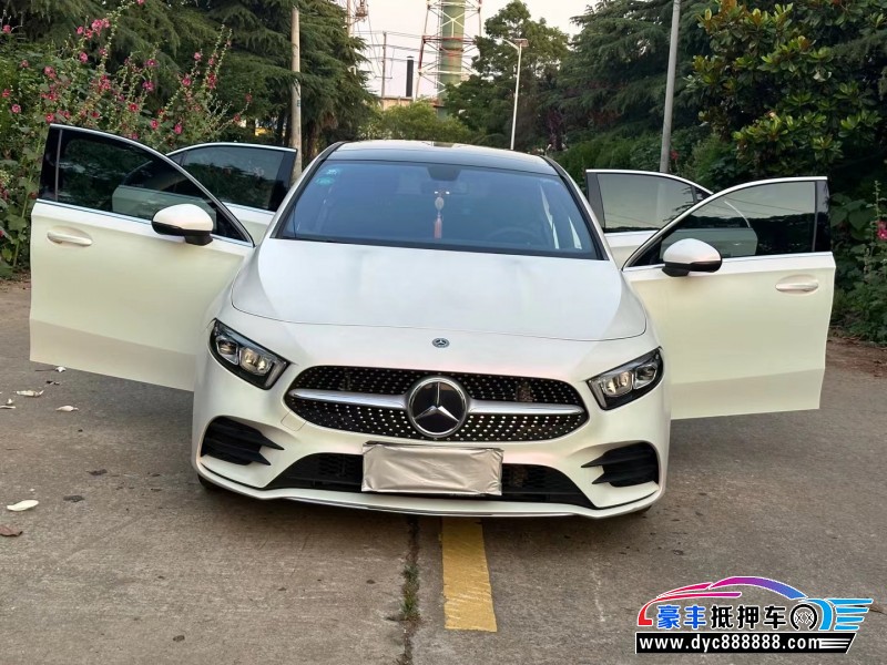 20年奔驰A轿车抵押车出售