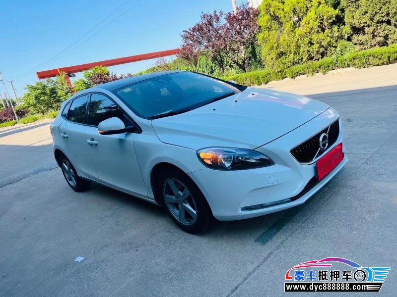 17年沃尔沃V40轿车抵押车出售