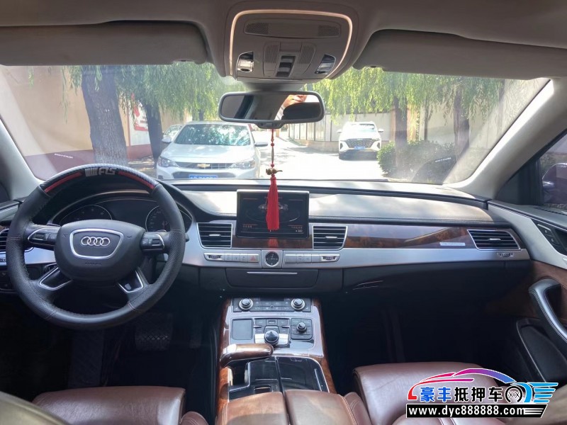 14年奥迪S8轿车抵押车出售