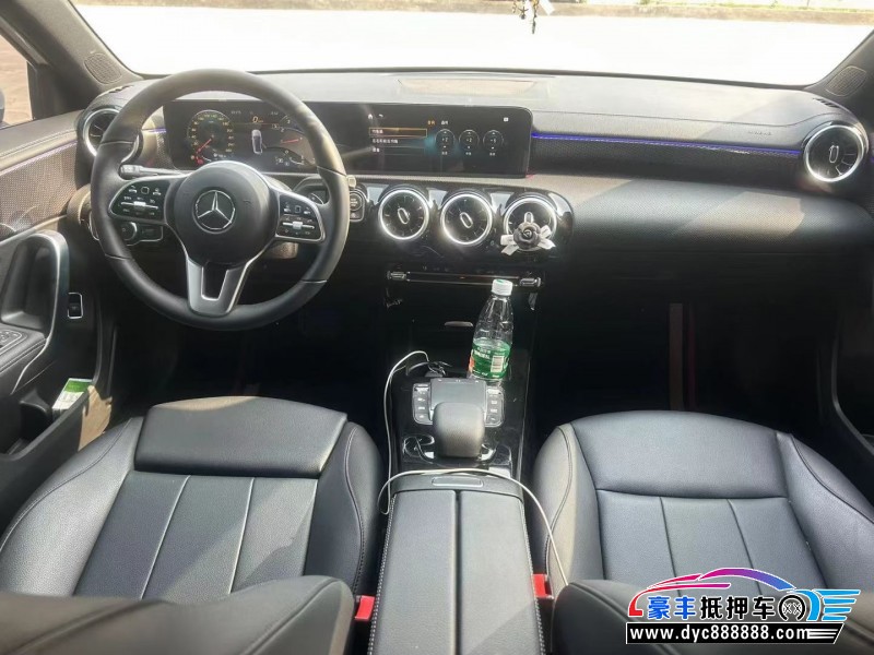 22年奔驰A轿车抵押车出售