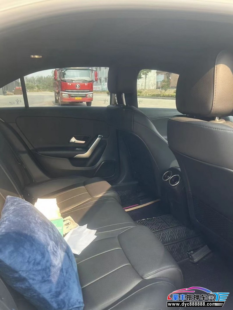 22年奔驰A轿车抵押车出售