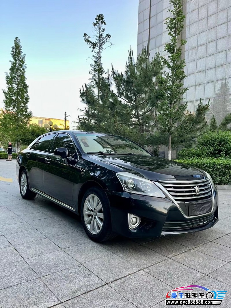 13年丰田皇冠轿车抵押车出售