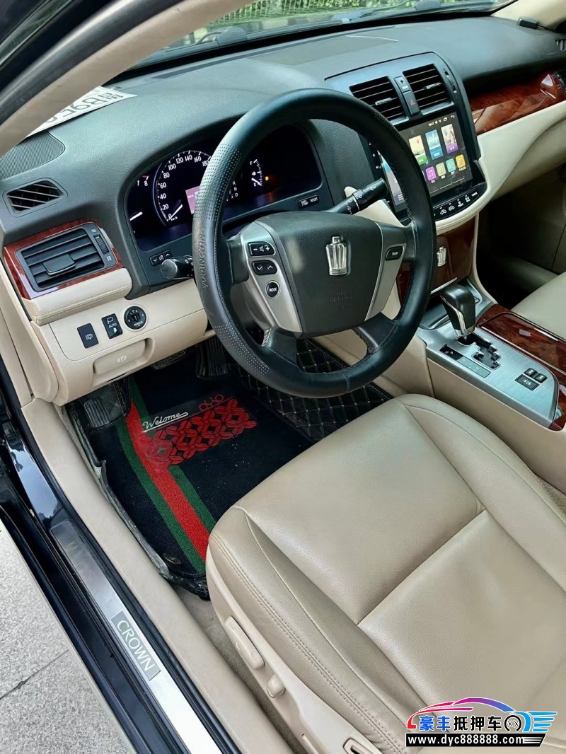 13年丰田皇冠轿车抵押车出售