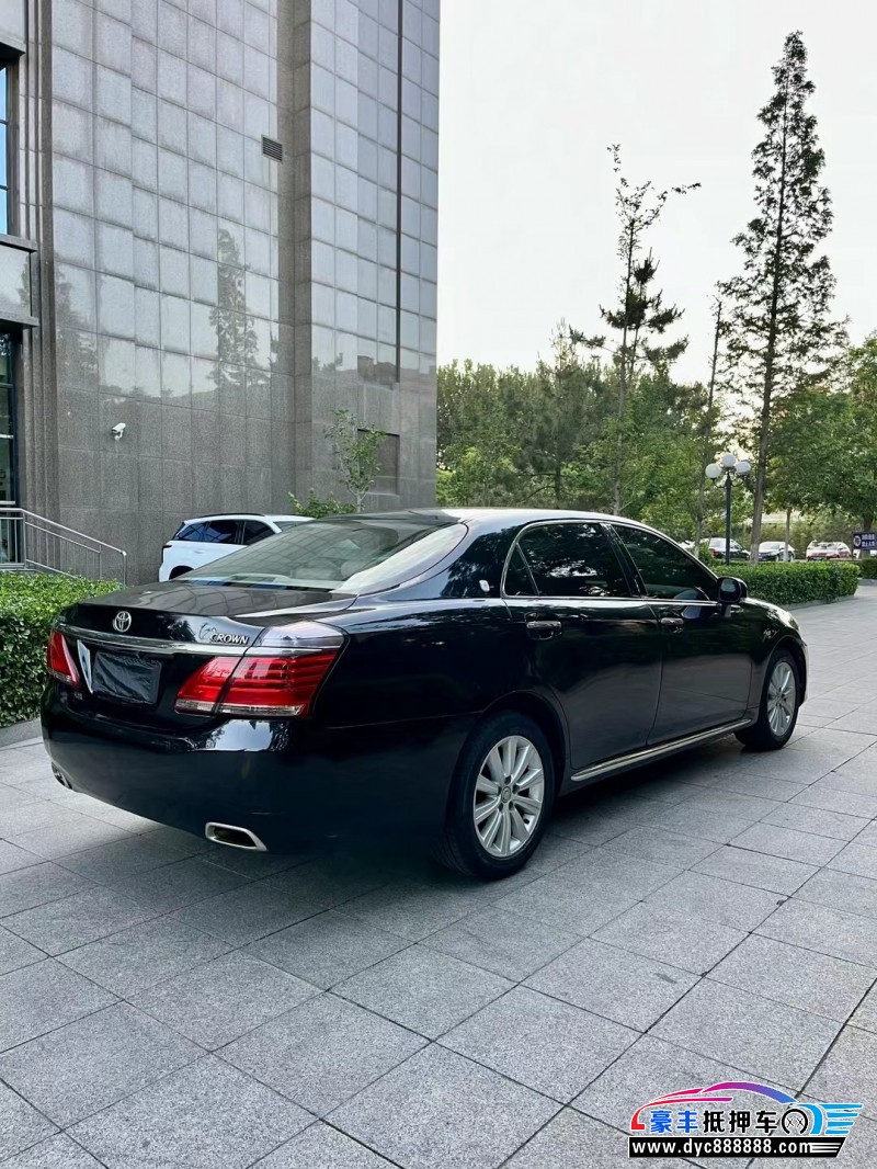 13年丰田皇冠轿车抵押车出售