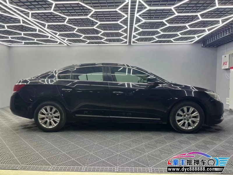 10年别克君越轿车抵押车出售