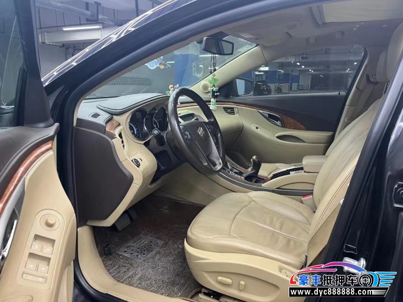 10年别克君越轿车抵押车出售