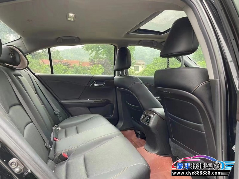 16年本田雅阁轿车抵押车出售