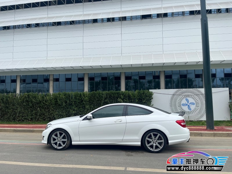 13年奔驰C级(进口)轿车抵押车出售