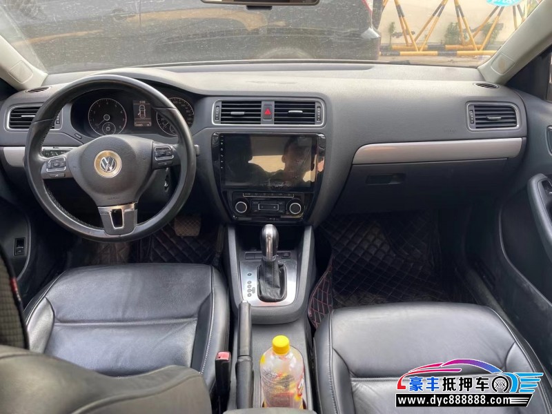 13年大众速腾轿车抵押车出售