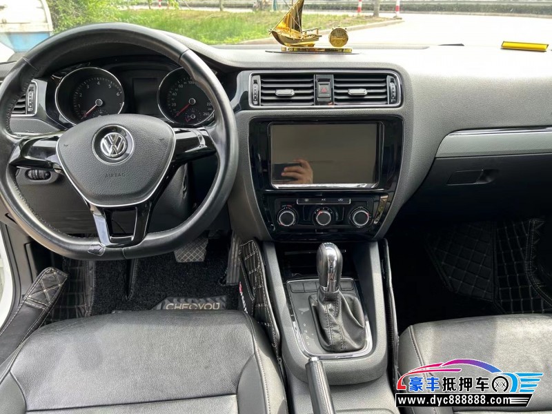 16年大众速腾轿车抵押车出售