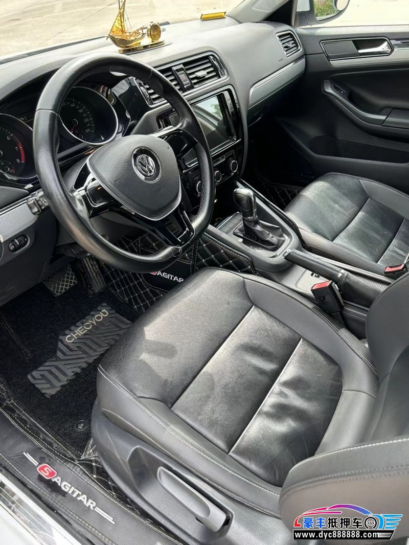 16年大众速腾轿车抵押车出售