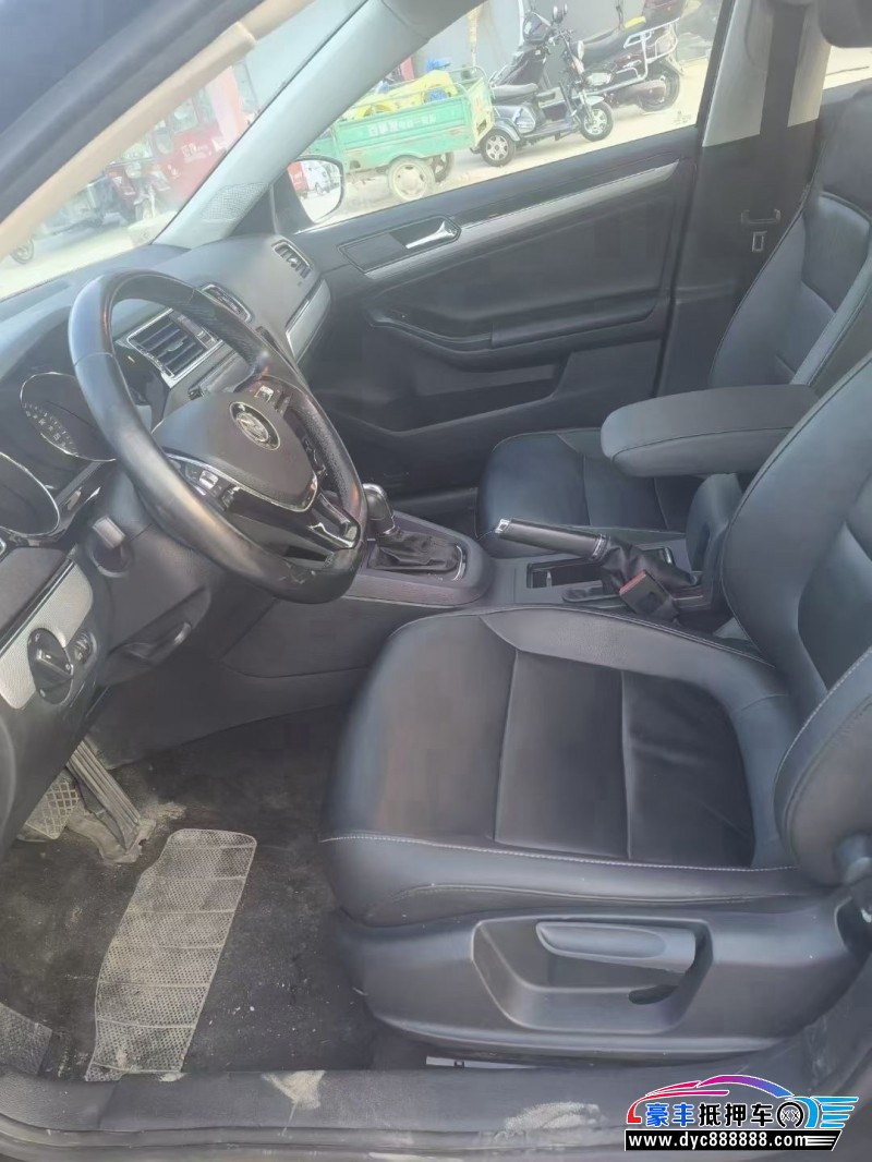 18年大众速腾轿车抵押车出售