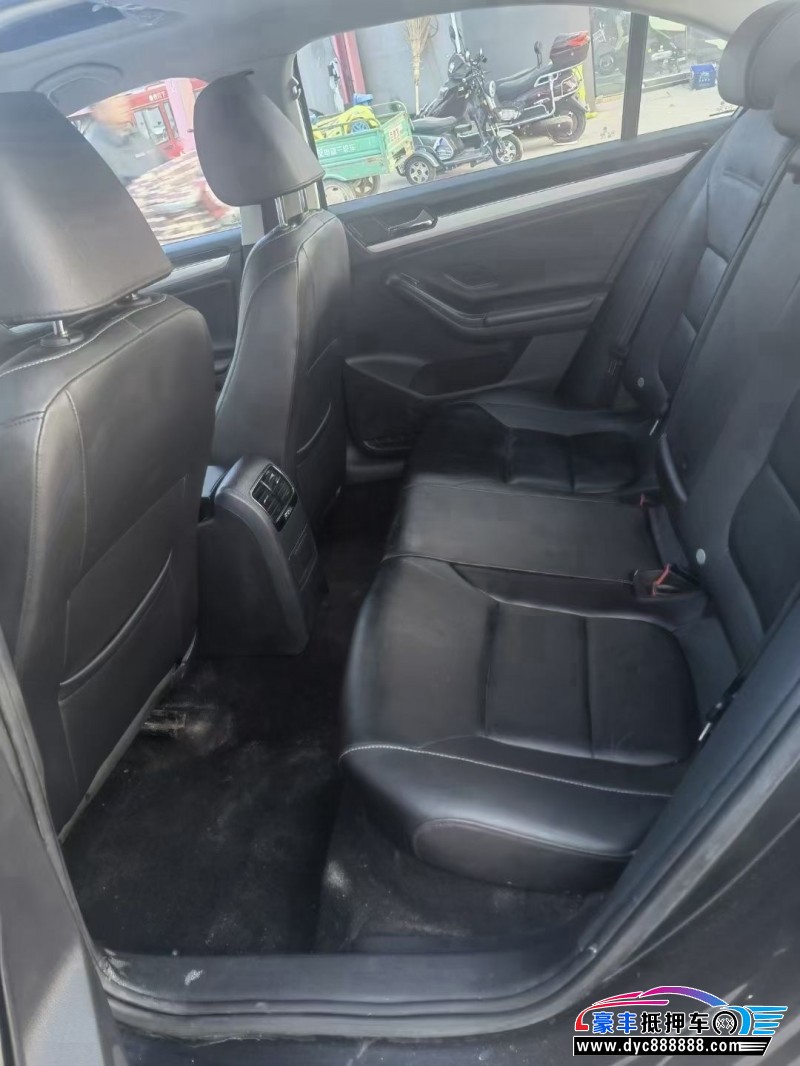 18年大众速腾轿车抵押车出售