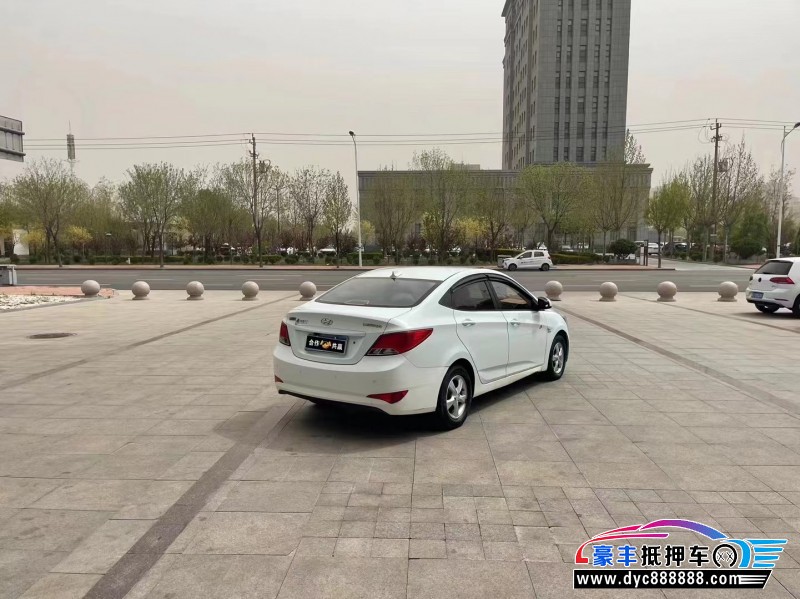 14年现代瑞纳轿车抵押车出售