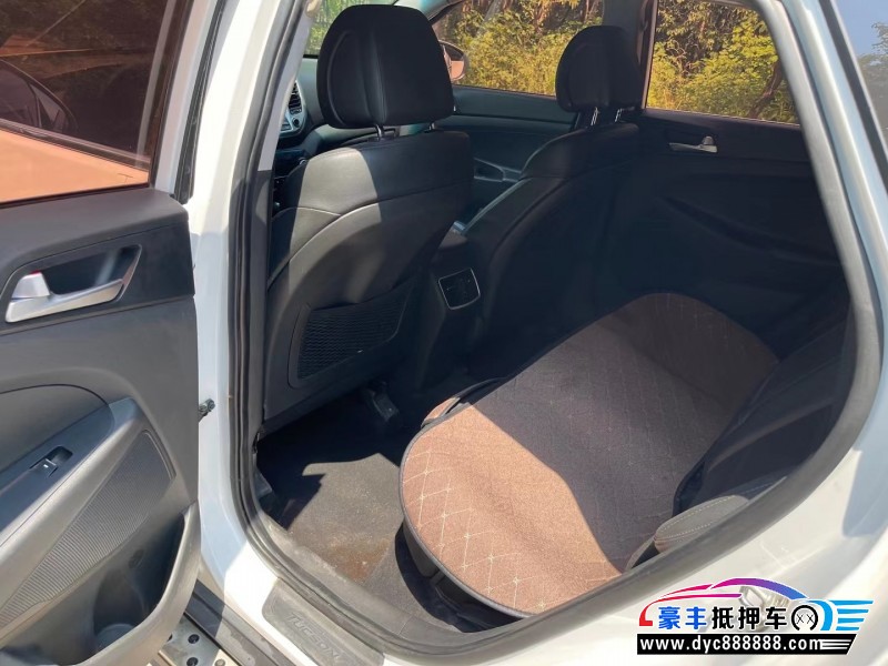 17年现代途胜轿车抵押车出售