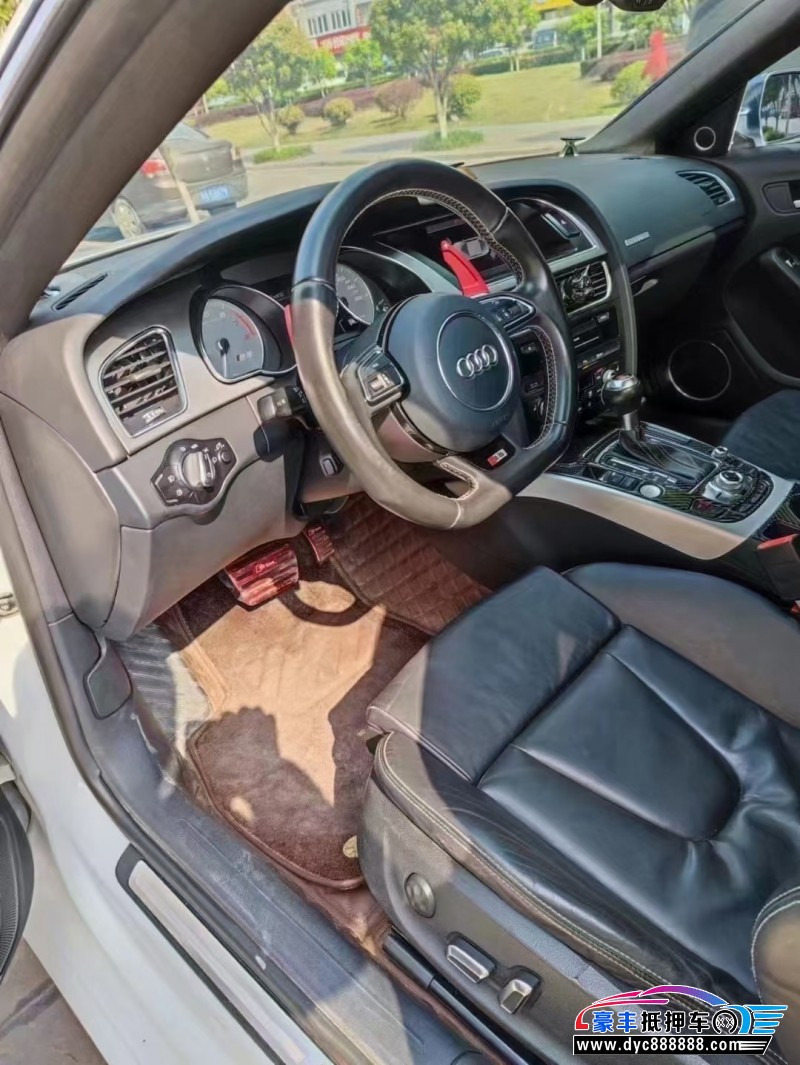 12年奥迪S5轿车抵押车出售