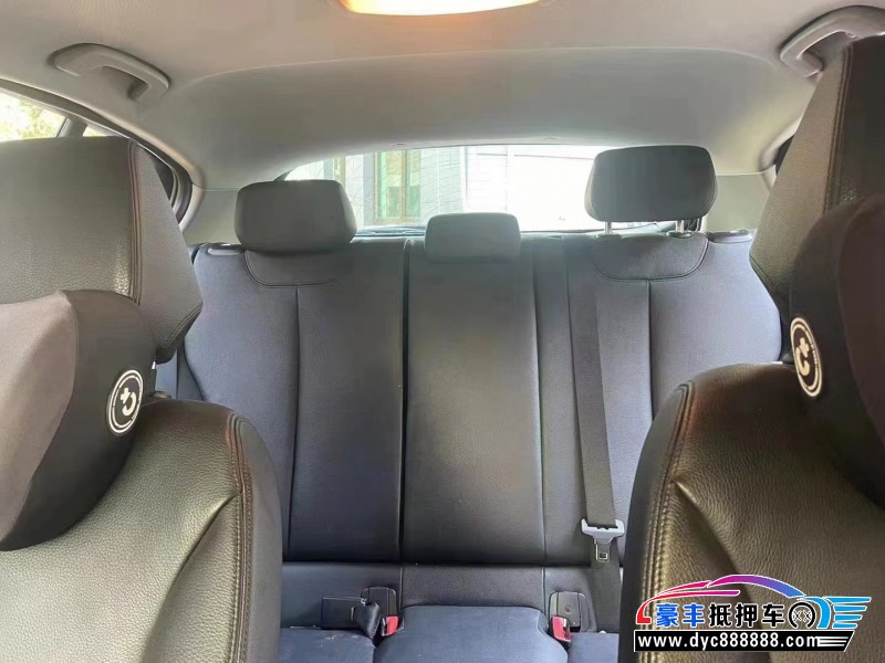 13年宝马1系轿车抵押车出售