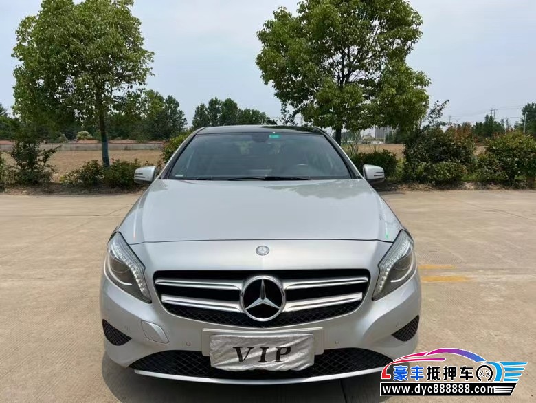 13年奔驰A轿车抵押车出售