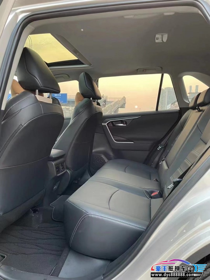 22年丰田威兰达轿车抵押车出售