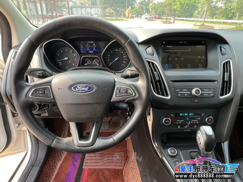 17年福特福克斯轿车抵押车出售