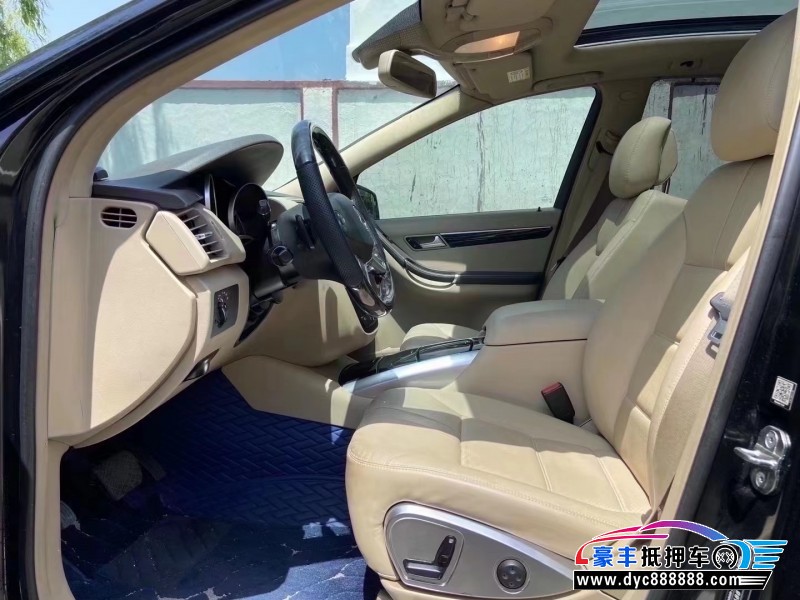 17年奔驰R级轿车抵押车出售